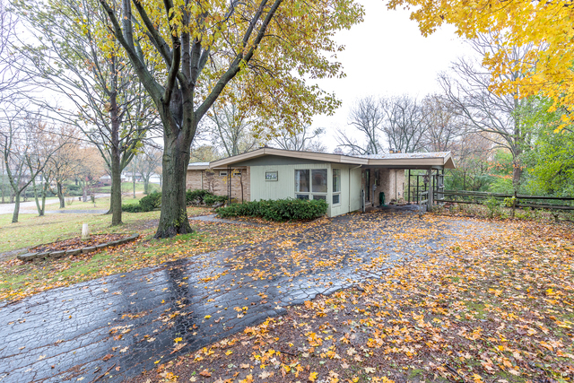 Property Photo:  1727 Lake Drive  IL 60422 