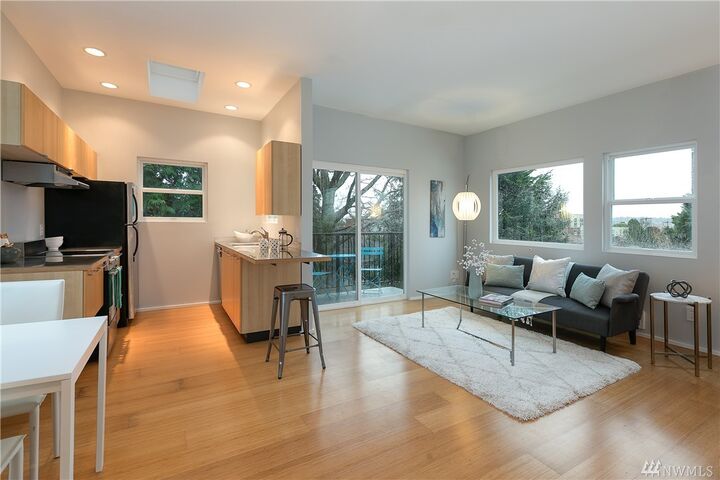 Property Photo: 4530 Meridian Avenue N S-09 WA 98103