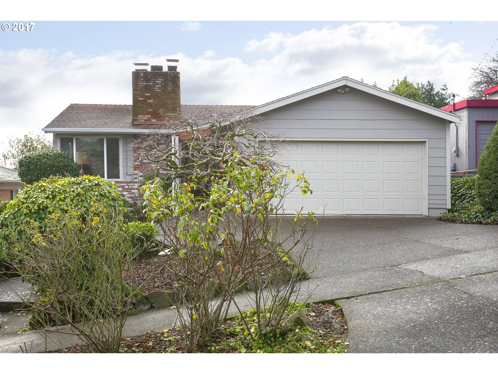 Property Photo:  7226 SE Madison St  OR 97215 
