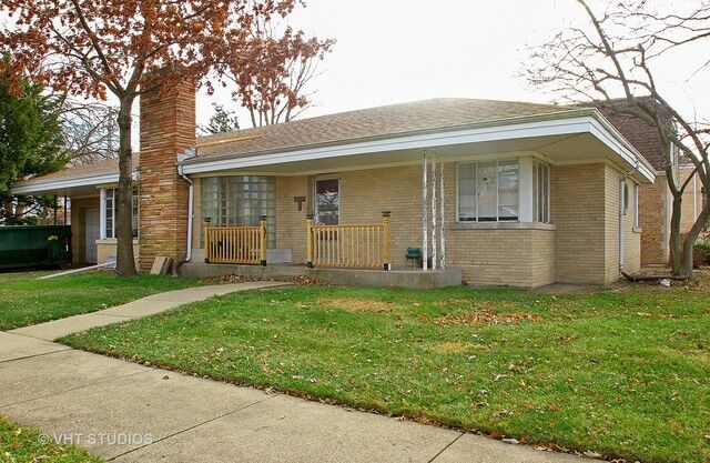 Property Photo: 2519 Glenview Avenue IL 60068
