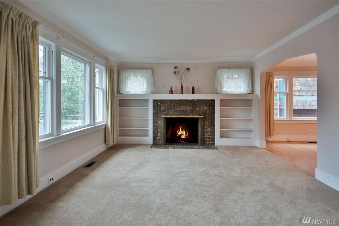 Property Photo: 6731 Sycamore Ave NW WA 98117
