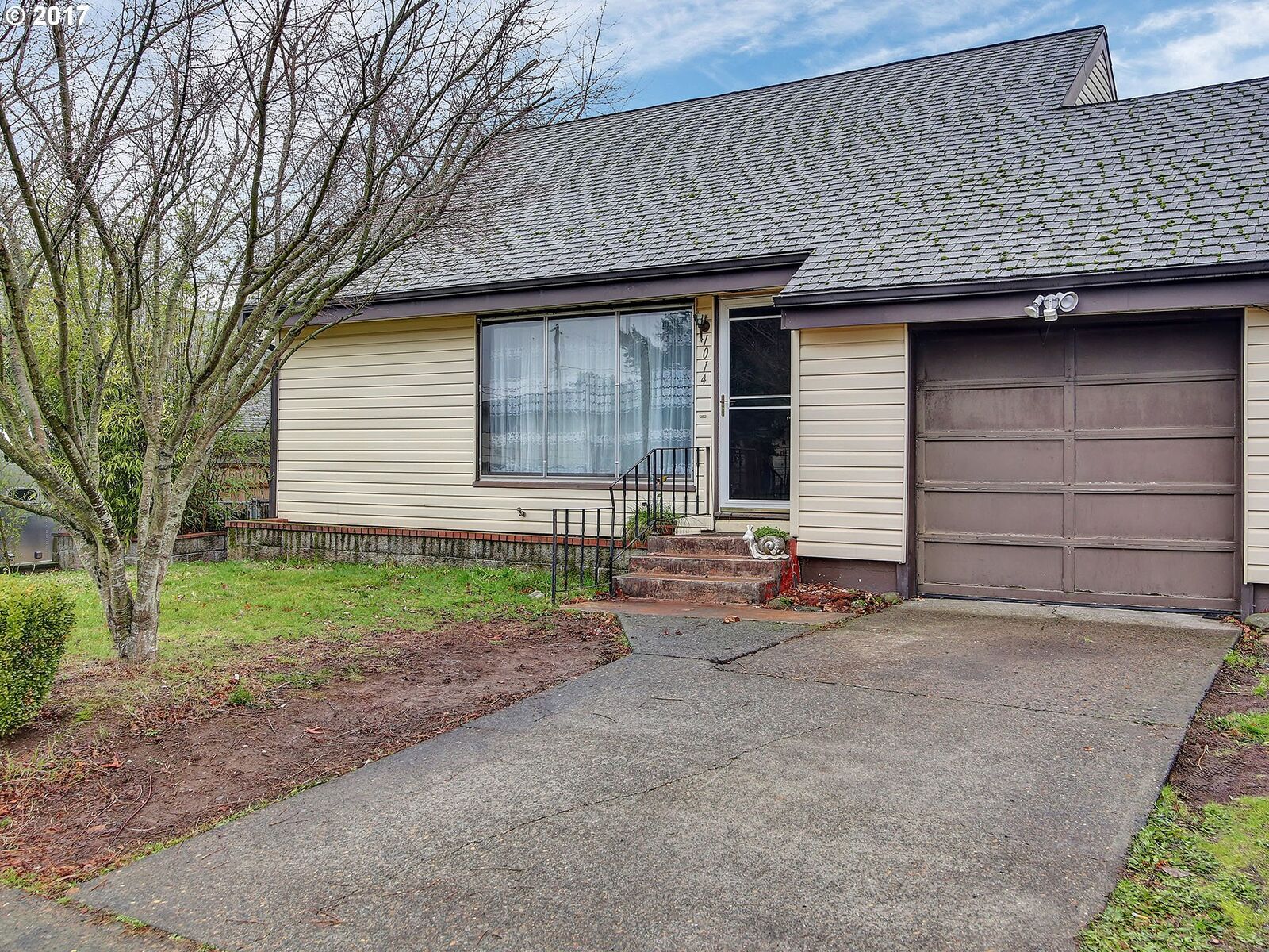 Property Photo:  1014 SE 130th Ave  OR 97233 