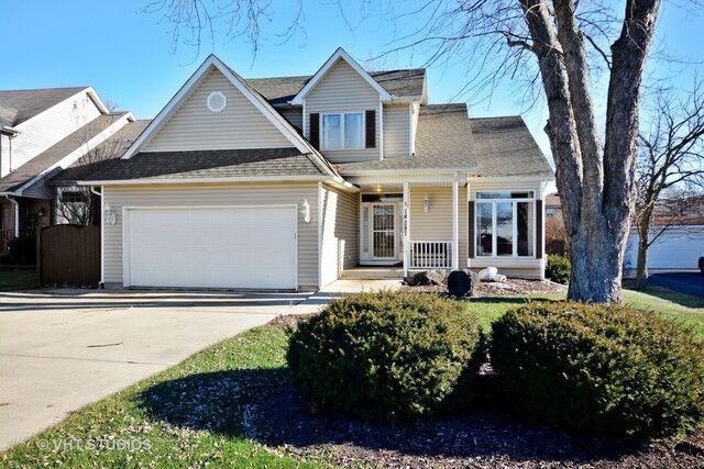 Property Photo: 1N287 Papworth Street IL 60187