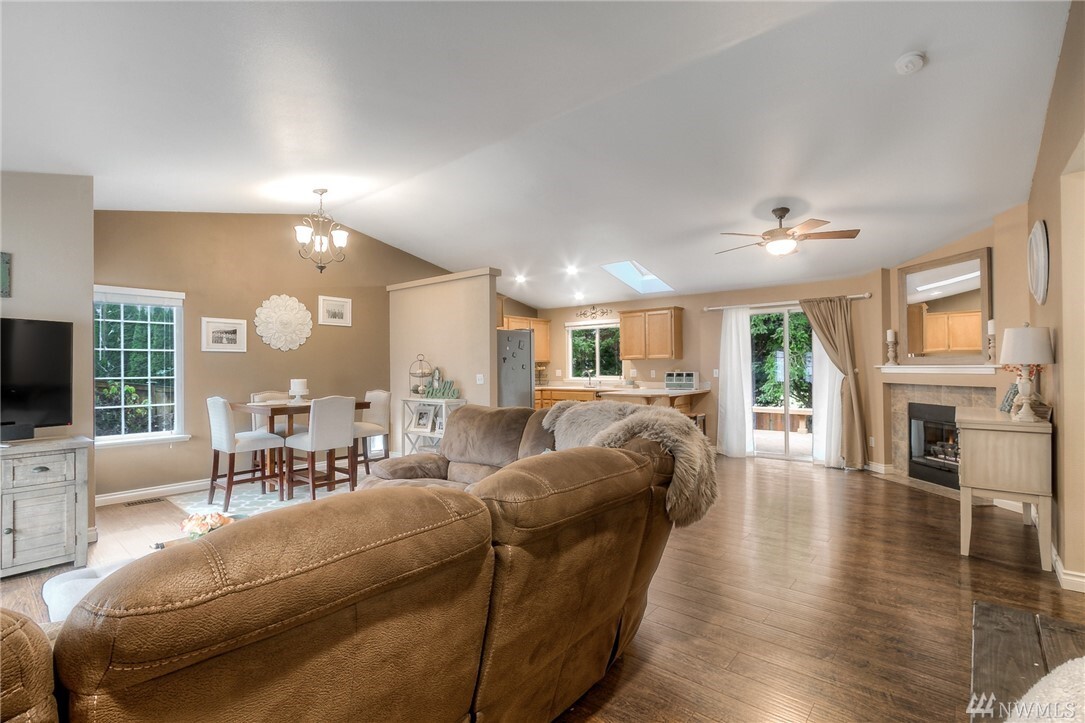 Property Photo: 19983 SE 259th Ct WA 98042