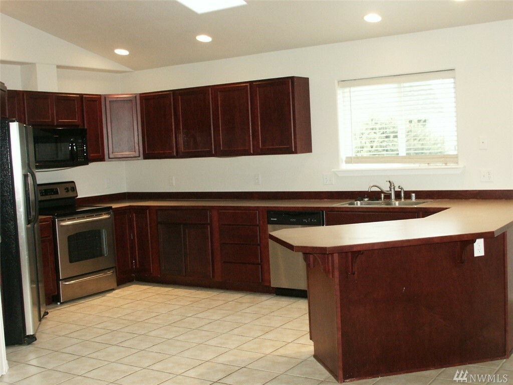 Property Photo:  1300 W Marina Dr 27  WA 98837 