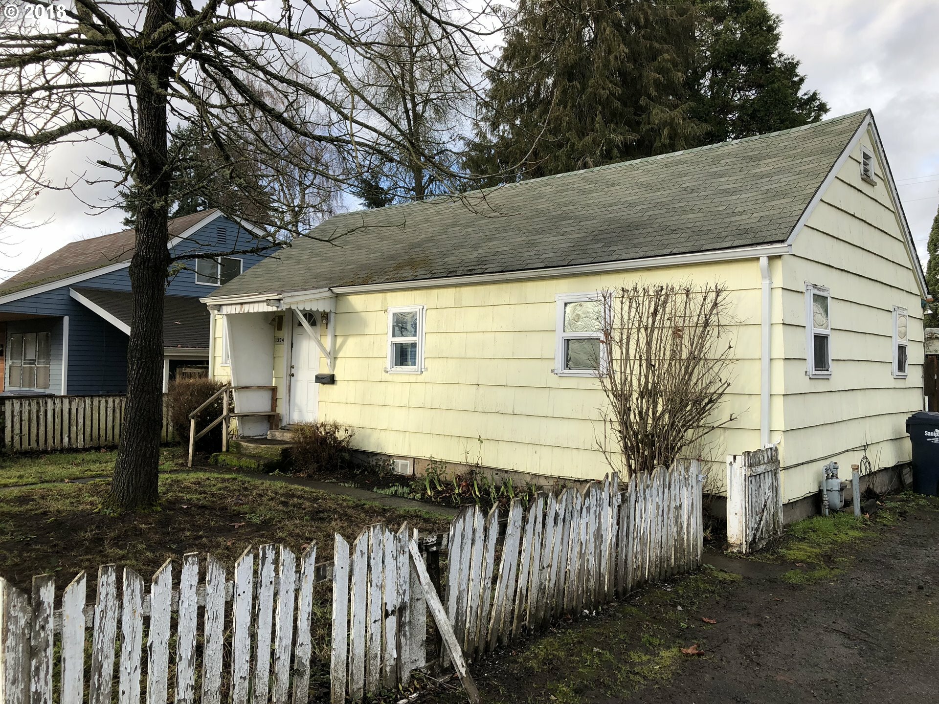 Property Photo: 1354 F St OR 97477