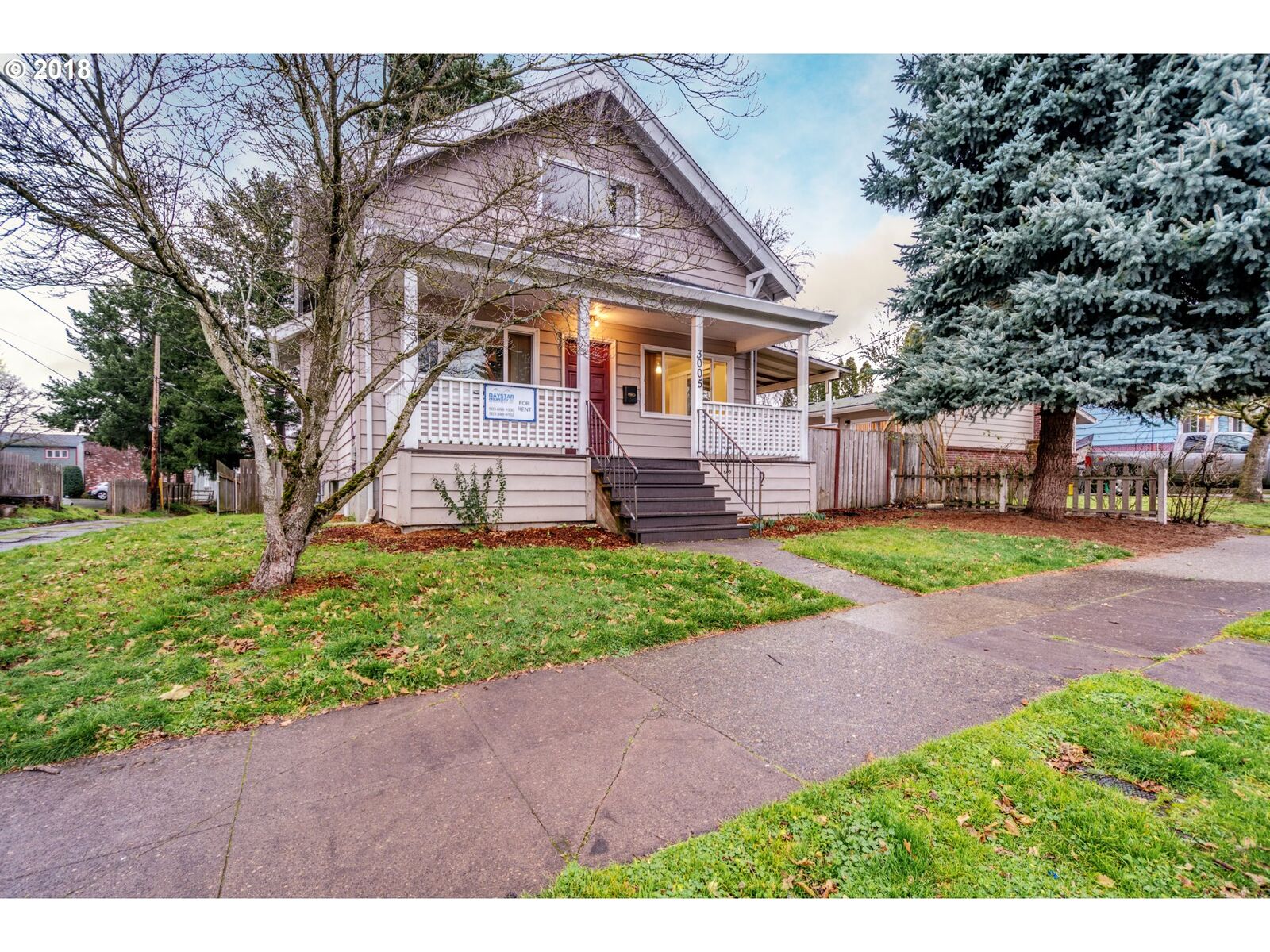 Property Photo:  3005 SE Francis St  OR 97202 