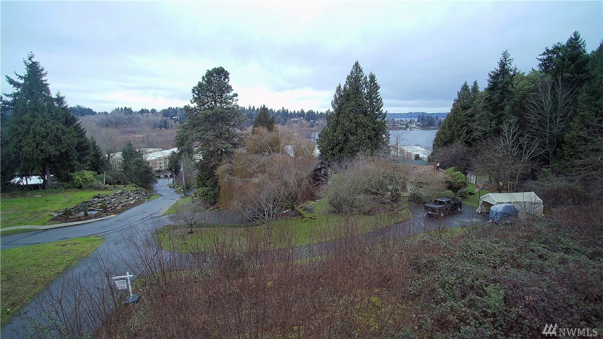 Property Photo:  104 Xx NE 43rd St  WA 98033 