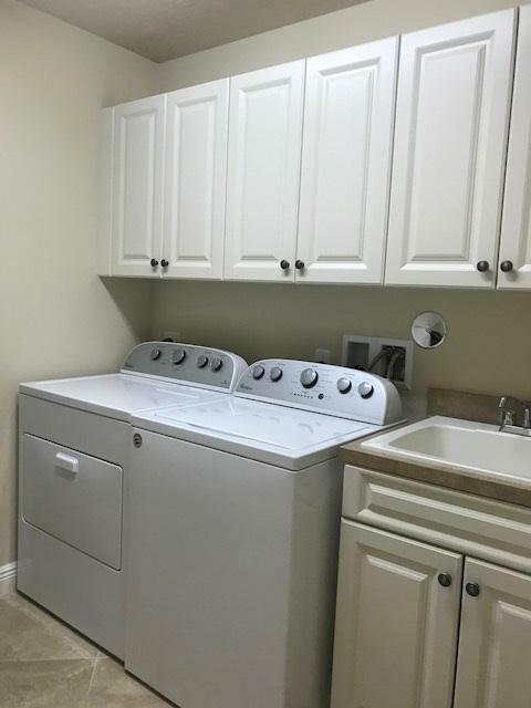 Property Photo: 641 Edgebrook Lane FL 33411