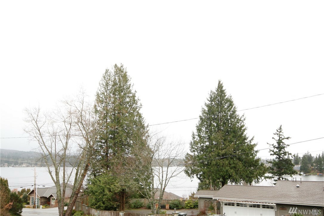 Property Photo:  2909 Haggin St  WA 98226 