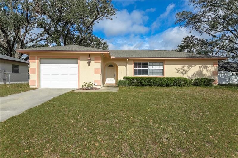 Property Photo:  7439 Houston Court E  FL 32792 