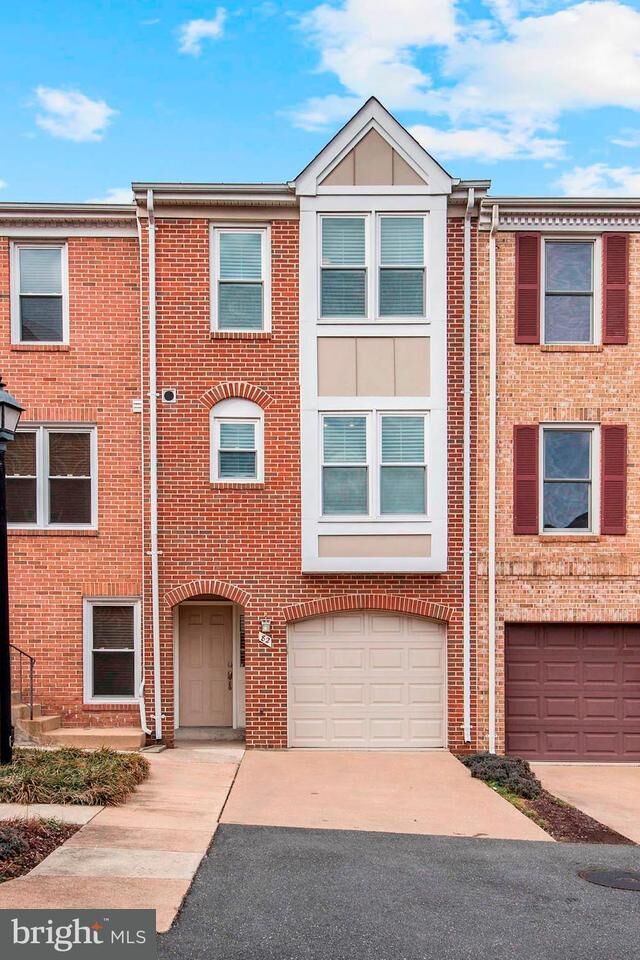 Property Photo: 82 Wise Street S VA 22204