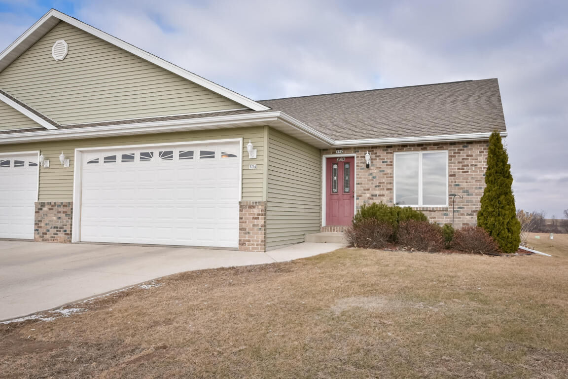 Property Photo: 334 Autumn Ln WI 53010