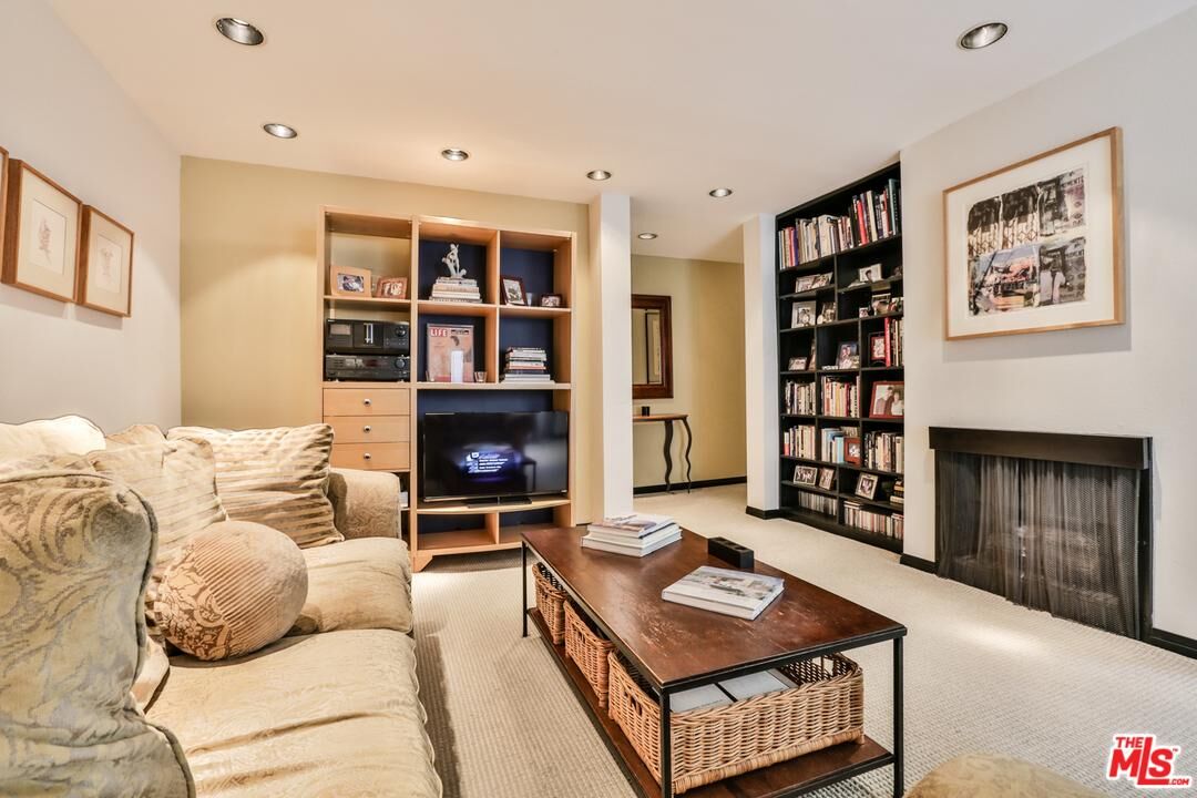 Property Photo:  8535 W West Knoll Dr 210  CA 90069 