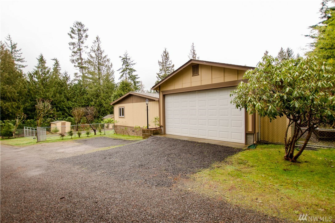 Property Photo:  966 California Ave E  WA 98366 