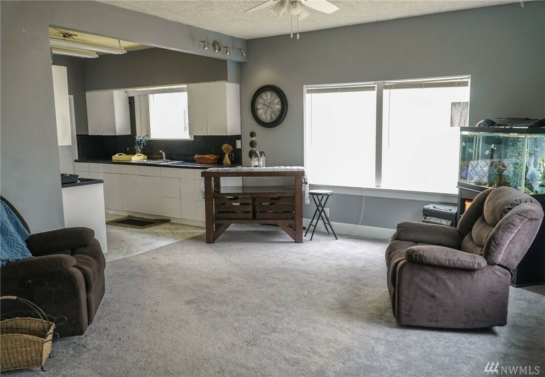 Property Photo: 3912 S Thompson Ave WA 98418