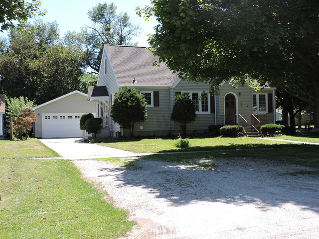 Property Photo:  270 6th Avenue  IL 60927 