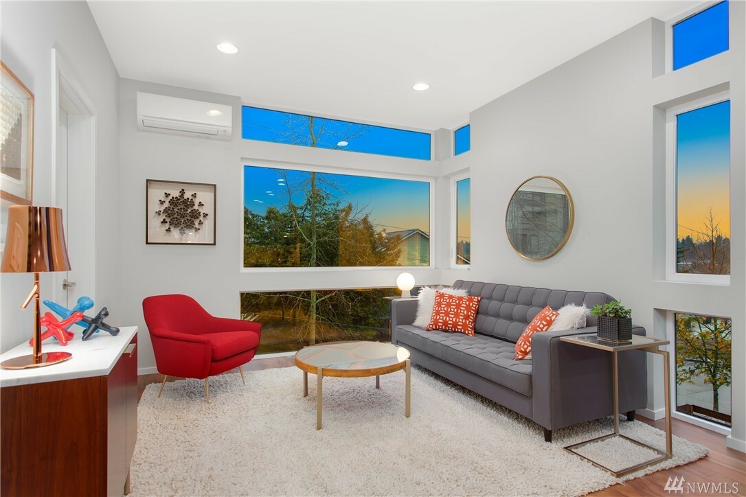 Property Photo: 2617 E John St WA 98112