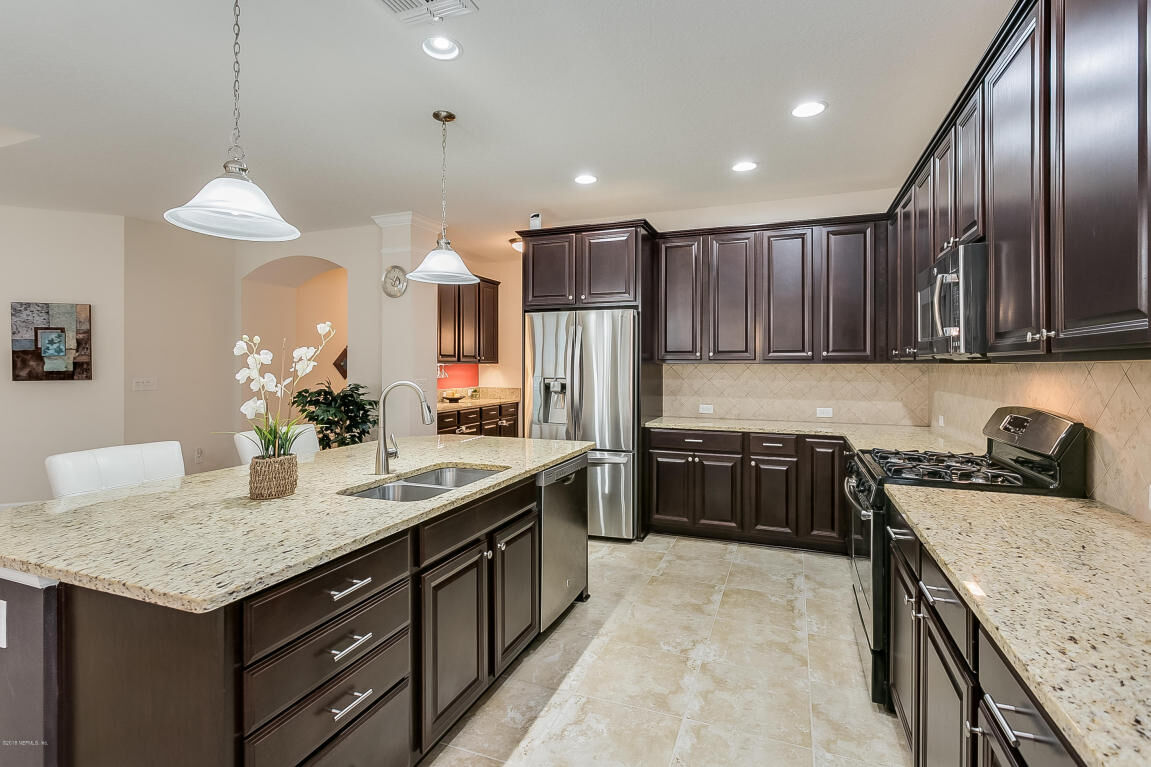 Property Photo: 69 Breezeway Court FL 32081