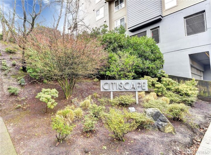 Property Photo: 1504 Aurora Ave N 108 WA 98109