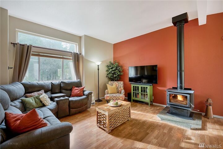 Property Photo:  2124 Harksell Rd  WA 98248 