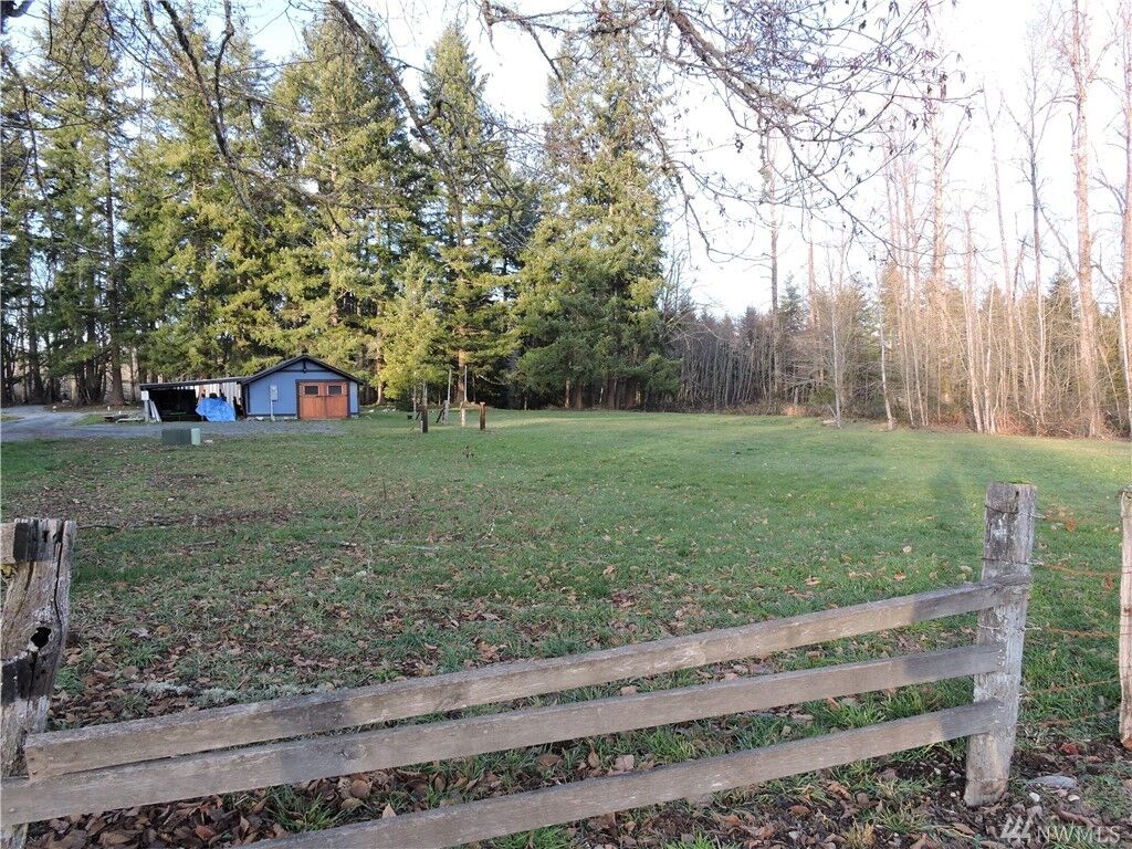 Property Photo: 15705 240th St E WA 98338