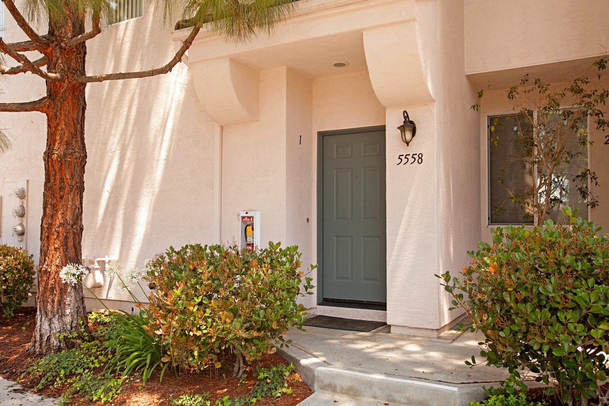 Property Photo:  5558 Renaissance Ave 1  CA 92122 