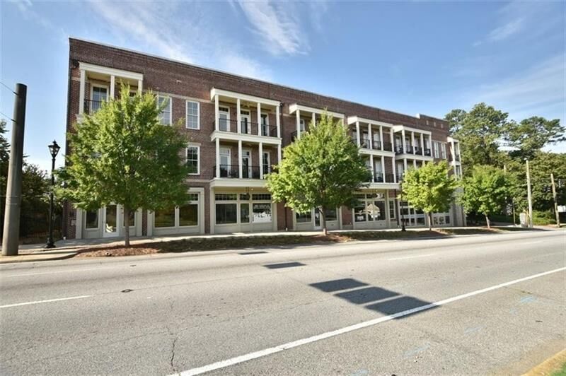 Property Photo:  269 W Crogan Street 269   30046 