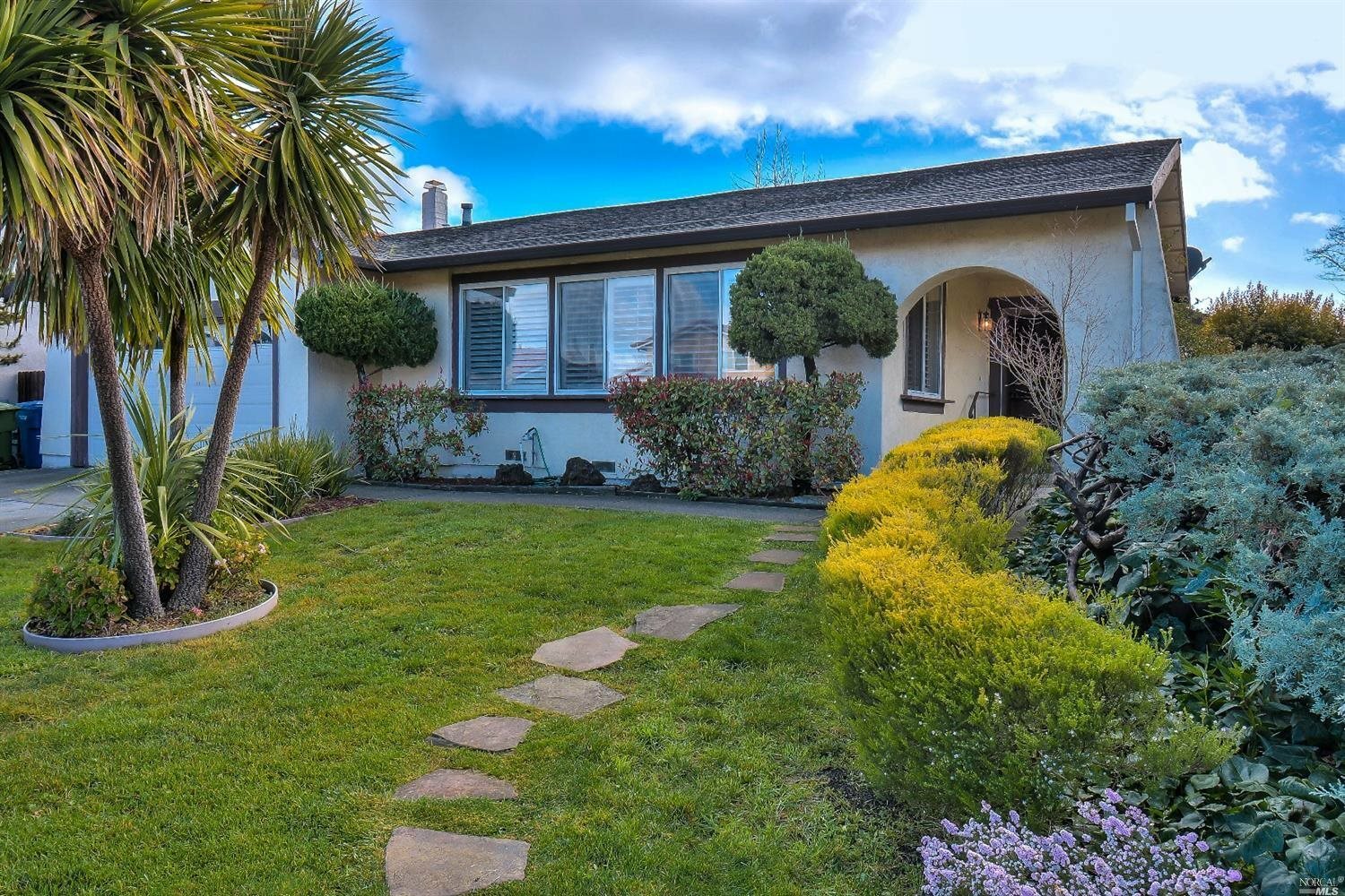 Property Photo: 320 Sarah Way CA 94954