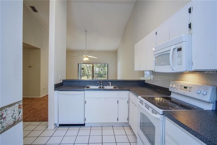 Property Photo: 2542 Wrencrest Circle FL 33596