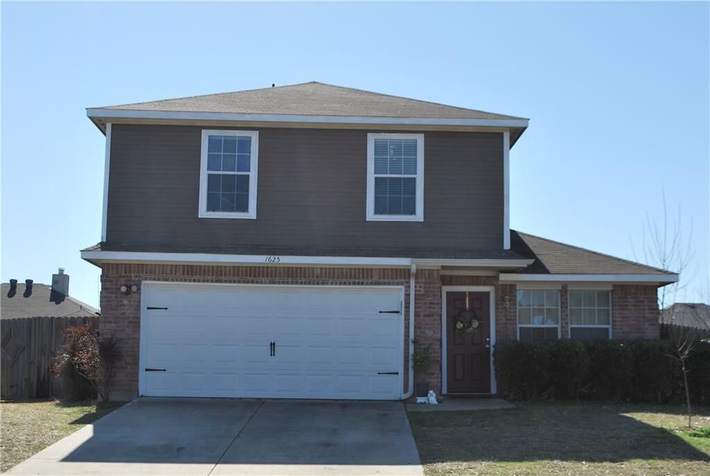 Property Photo: 1625 Emily Lane TX 75159