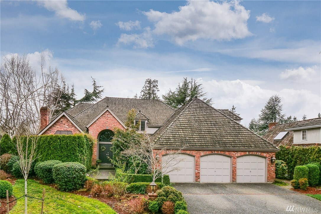 Property Photo: 7485 81st Place SE WA 98040
