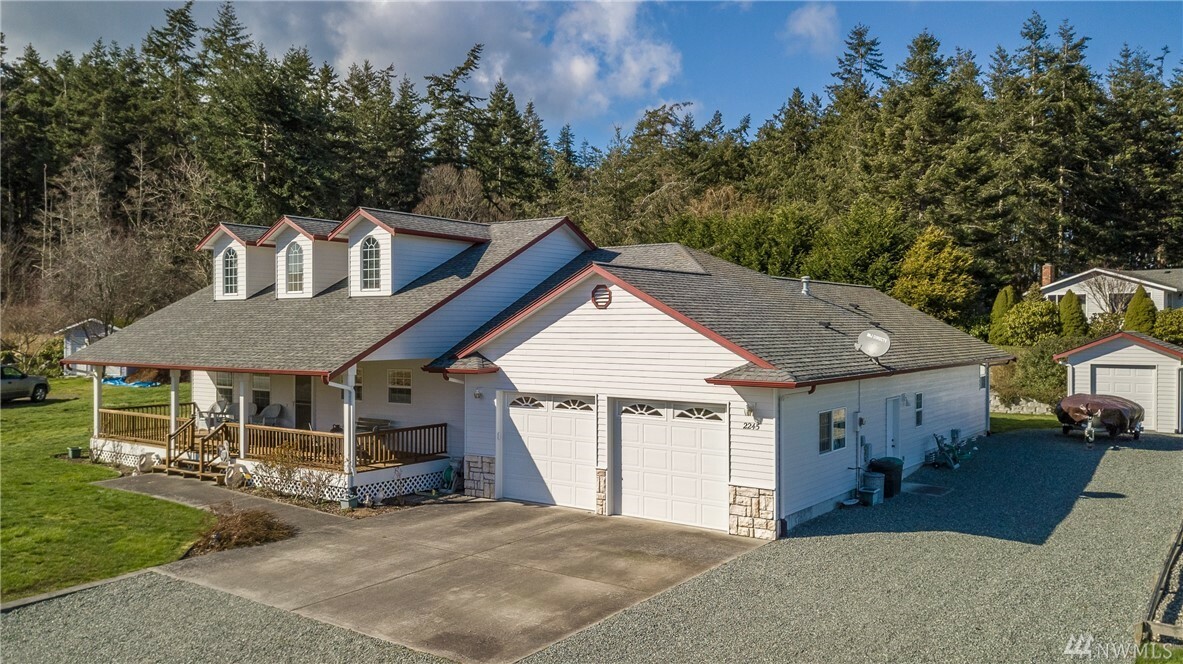 Property Photo:  2245 Fairway Lane  WA 98277 