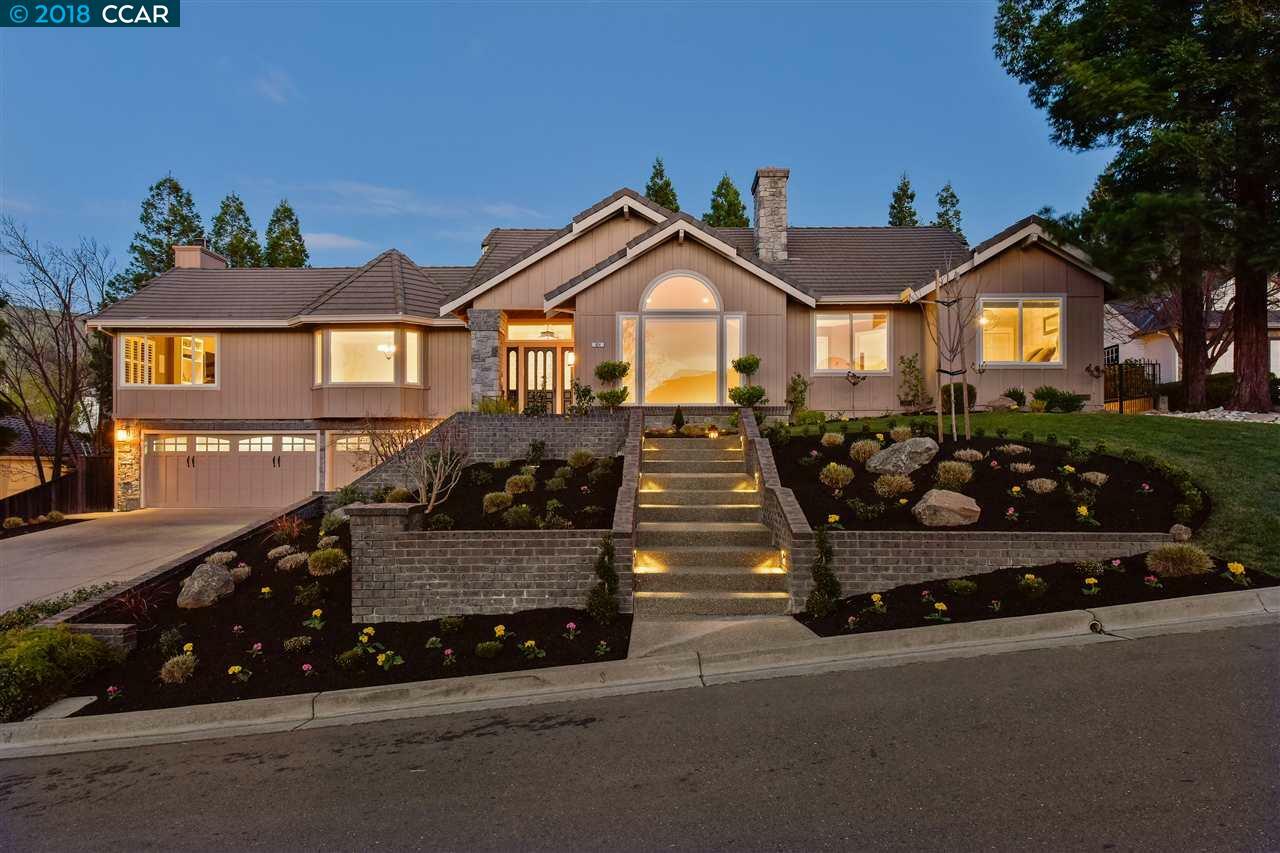 Property Photo: 824 Foxtail Ct CA 94598