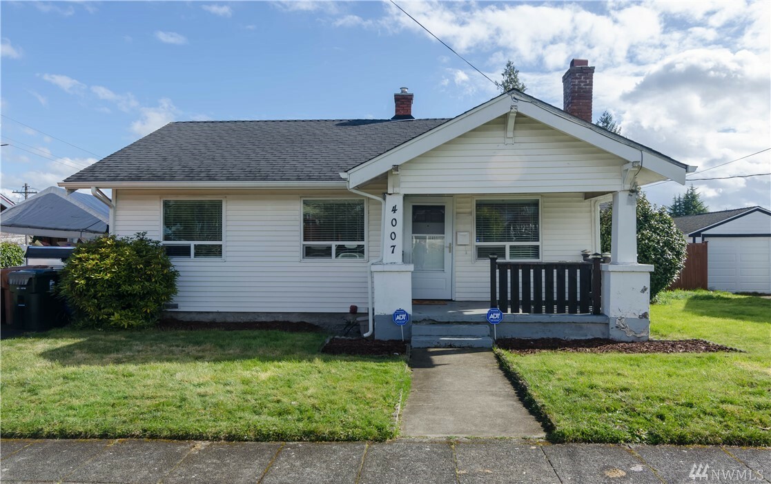 Property Photo:  4007 S L St  WA 98418 