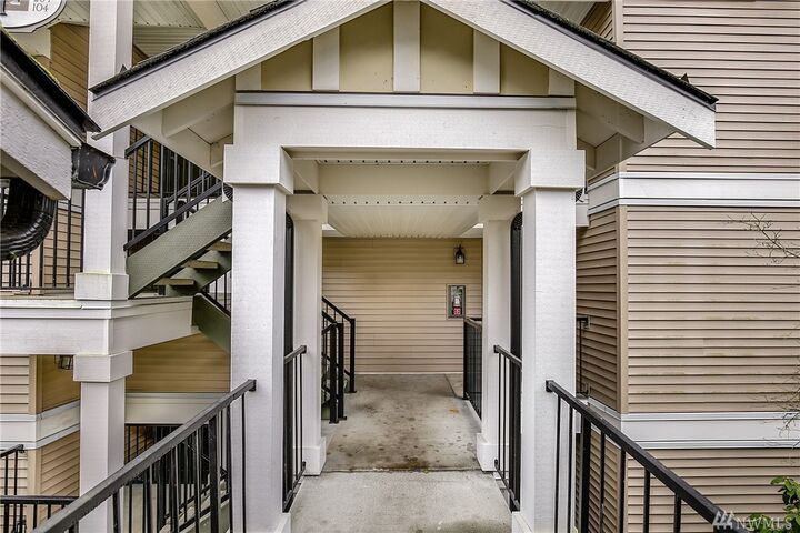 Property Photo:  11309 NE 128th St F103  WA 98034 