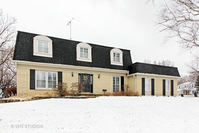 Property Photo:  605 Golf Road  IL 60048 