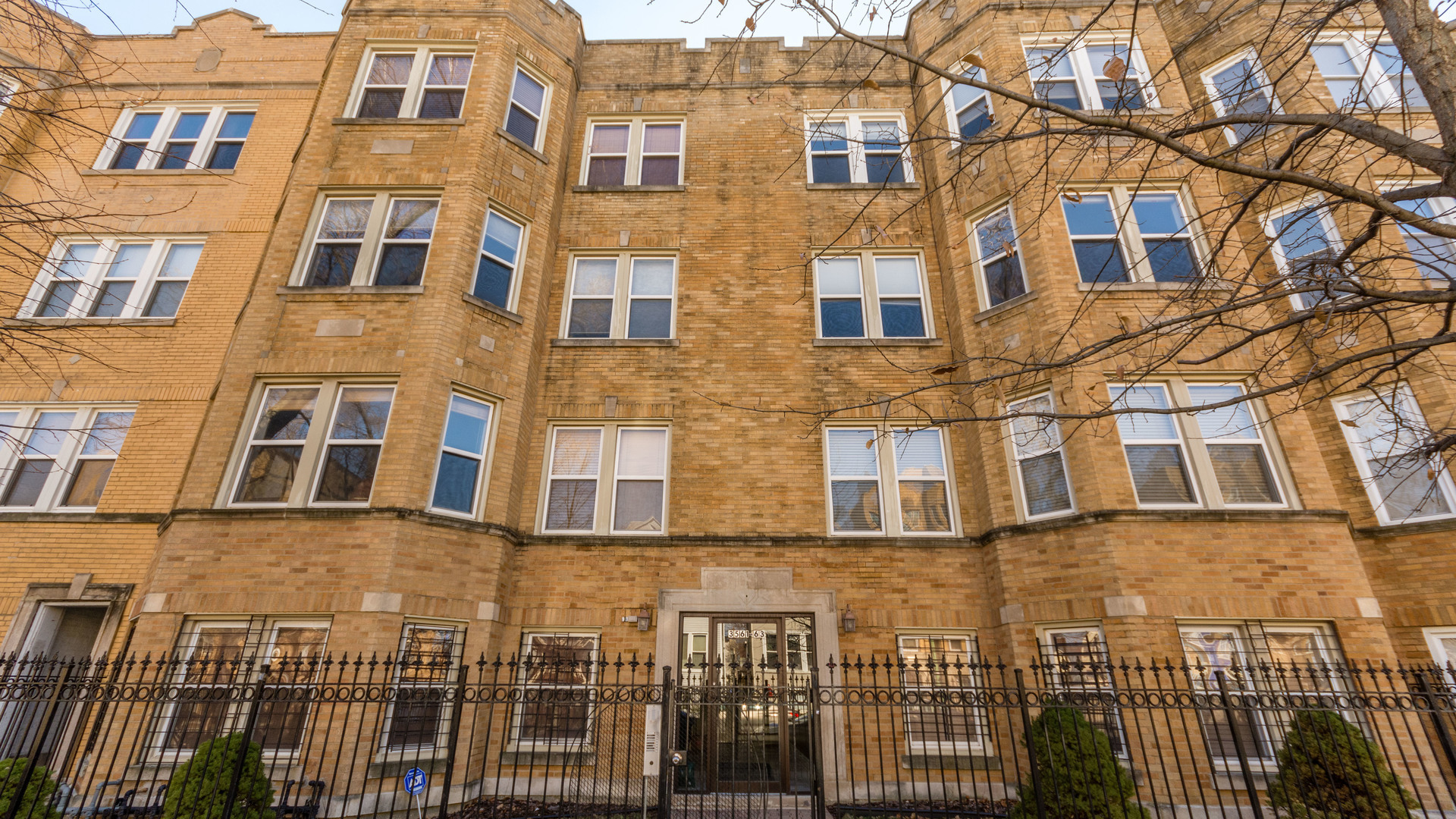 Property Photo:  3563 W Lyndale Street 3W  IL 60647 