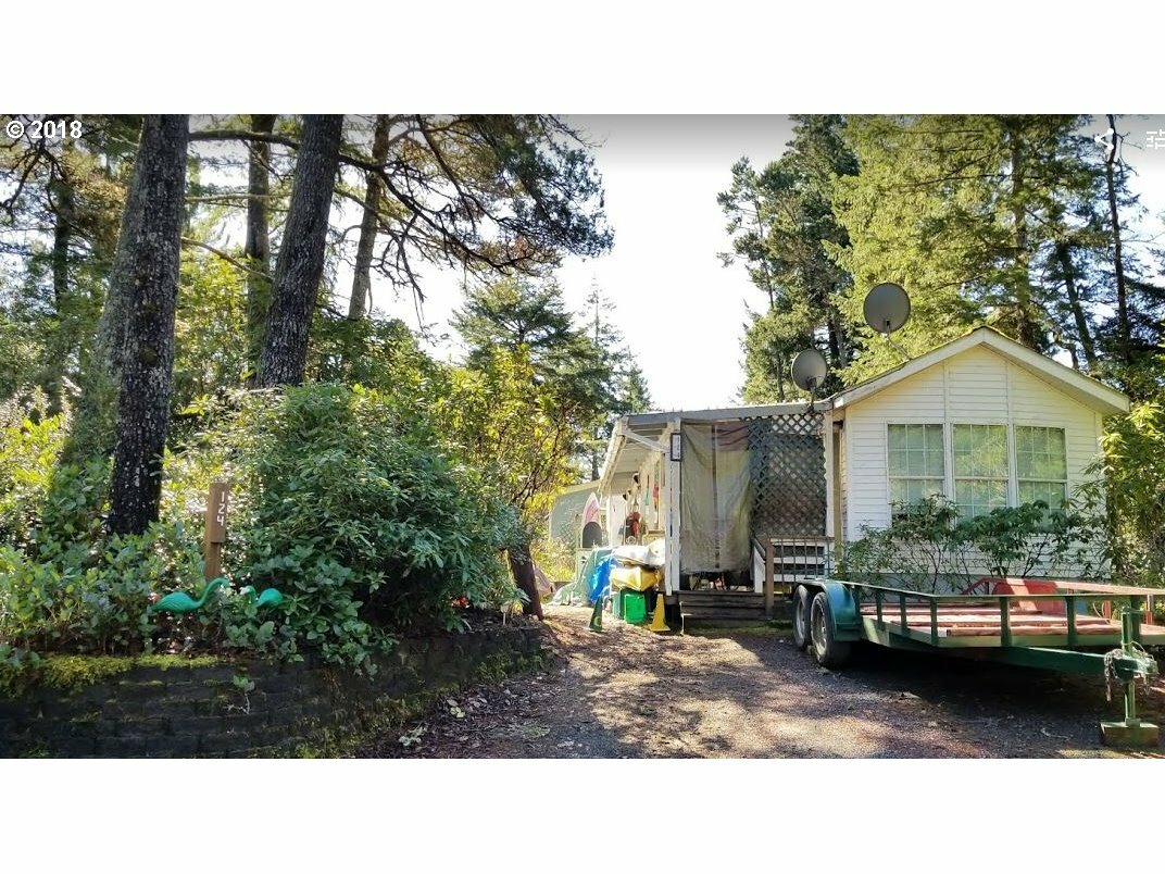 Property Photo:  124 Sailor Ln  OR 97439 