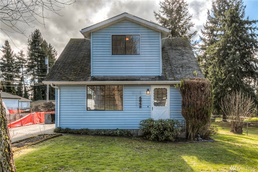 Property Photo:  4249 S 166th St  WA 98188 