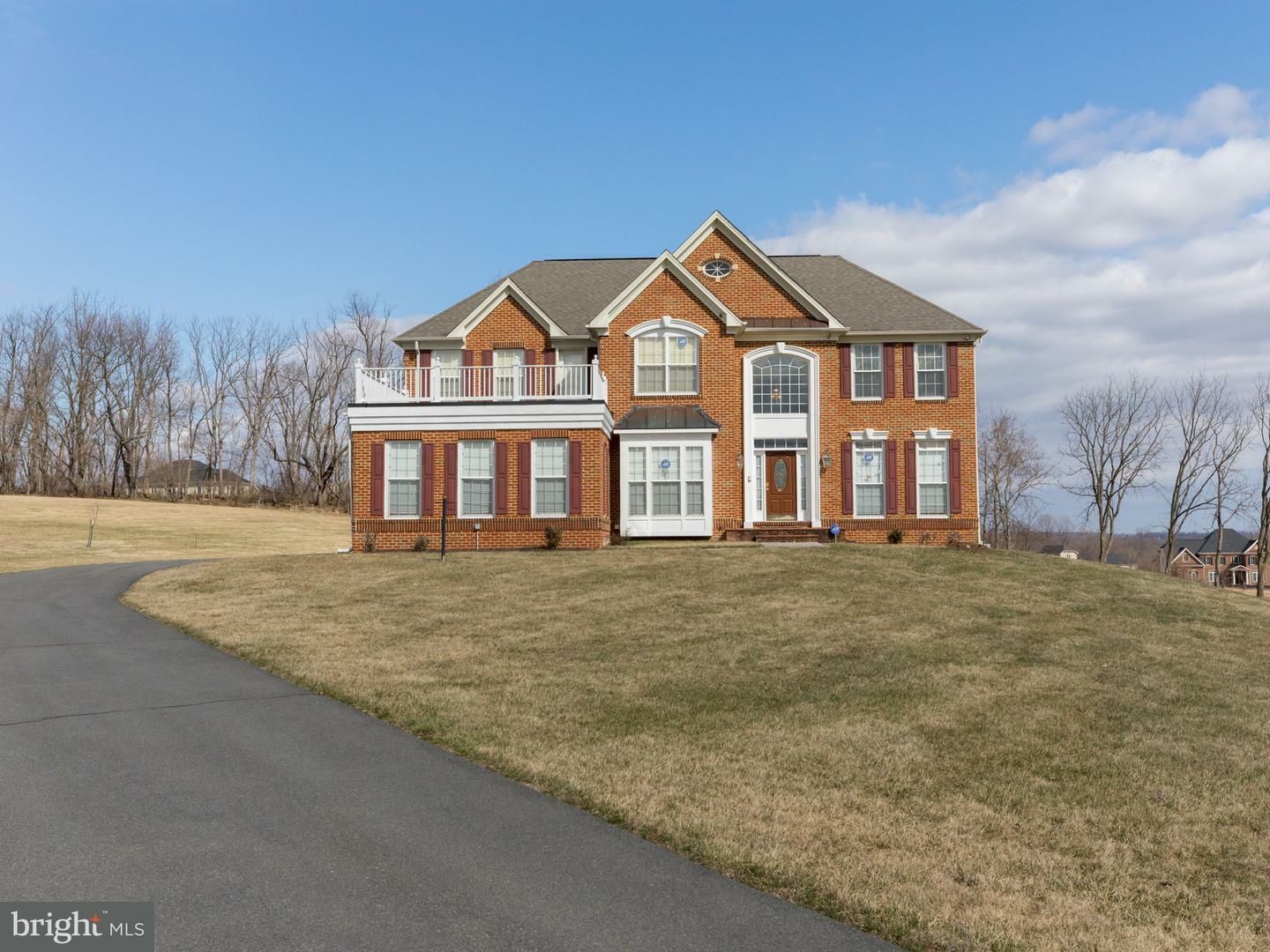 Property Photo: 39042 Old Stage Place VA 20197
