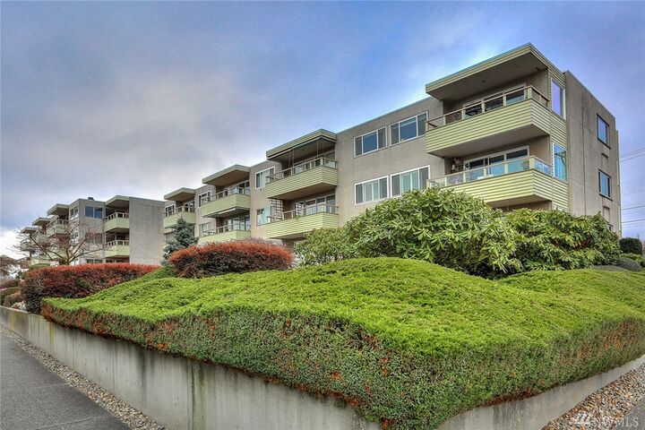 Property Photo:  300 2nd Ave N 2C  WA 98020 