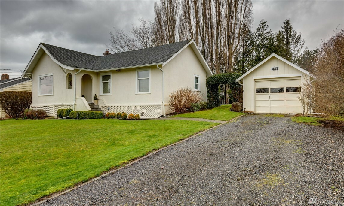 Property Photo:  3229 Laurelwood Ave  WA 98225 