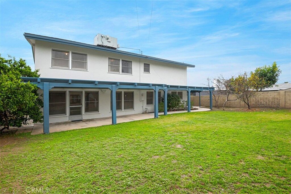 Property Photo: 5601 Burlingame Avenue CA 90621