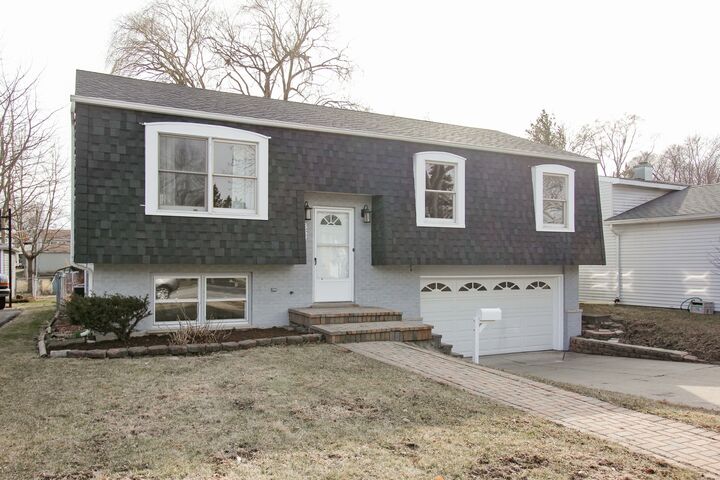 857 Bonniebrook Avenue  Mundelein IL 60060 photo