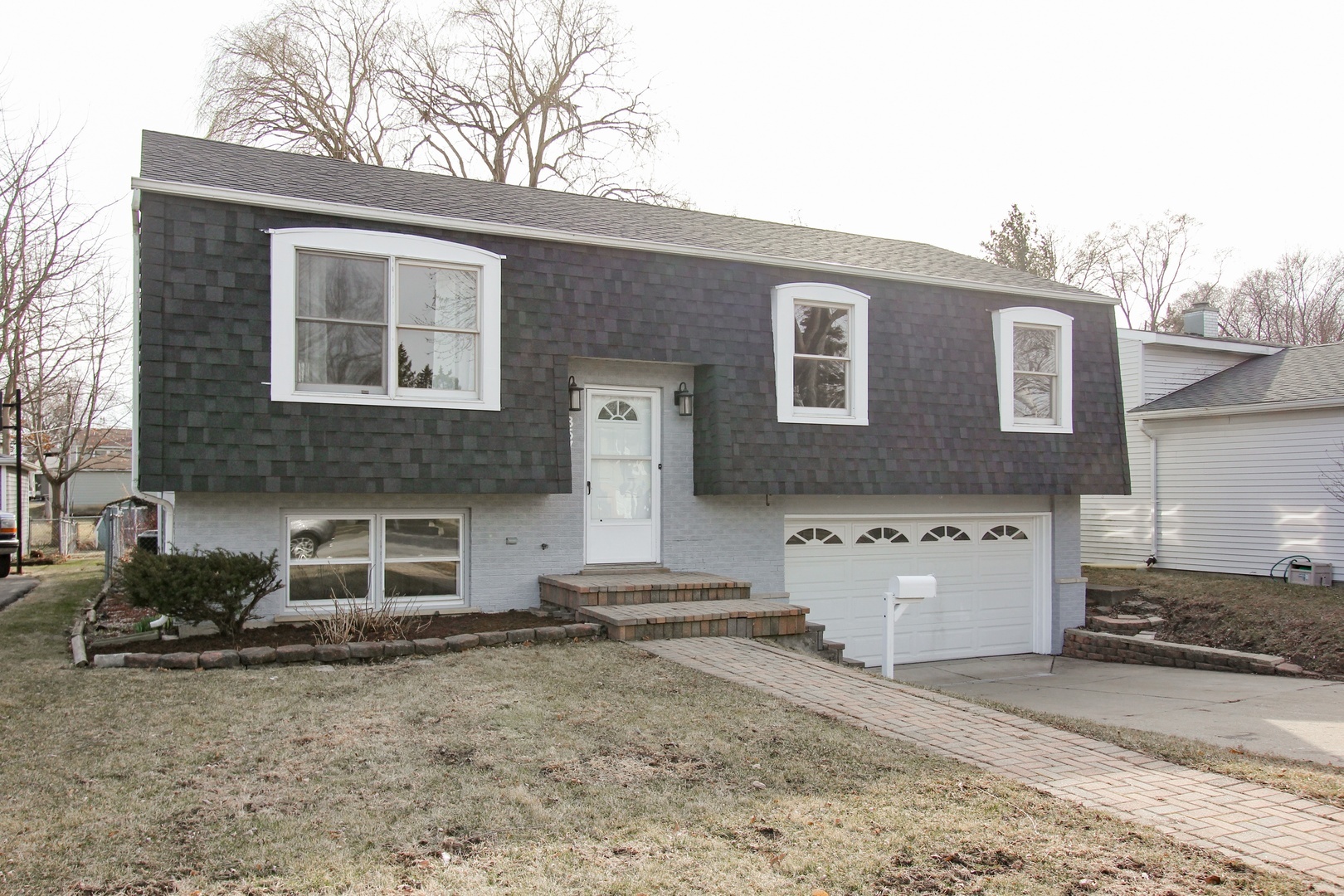Property Photo: 857 Bonniebrook Avenue IL 60060