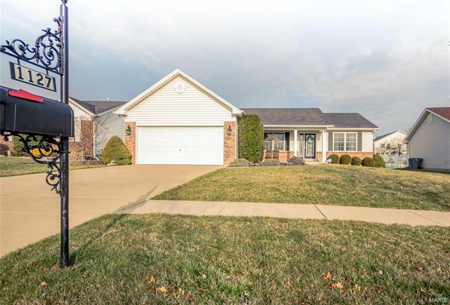 Property Photo:  1127 Homefield Commons Drive   63366 