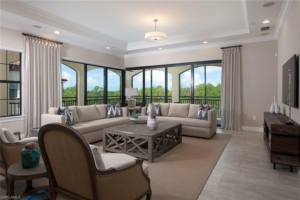 Property Photo: 2733 Tiburon Blvd 302 FL 34109
