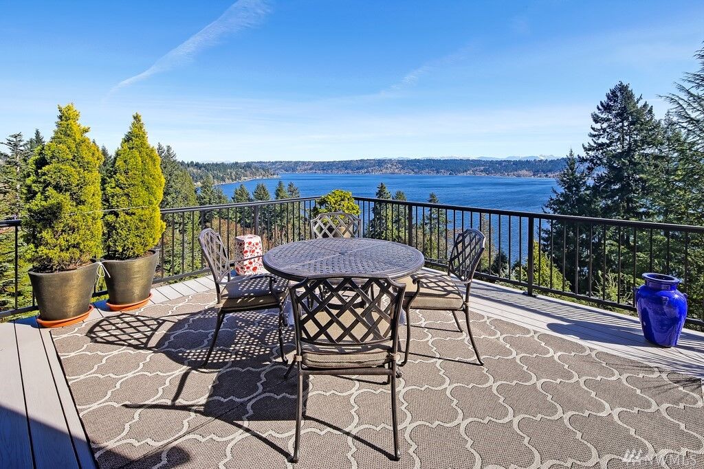 Property Photo: 925 170th Place SE WA 98008