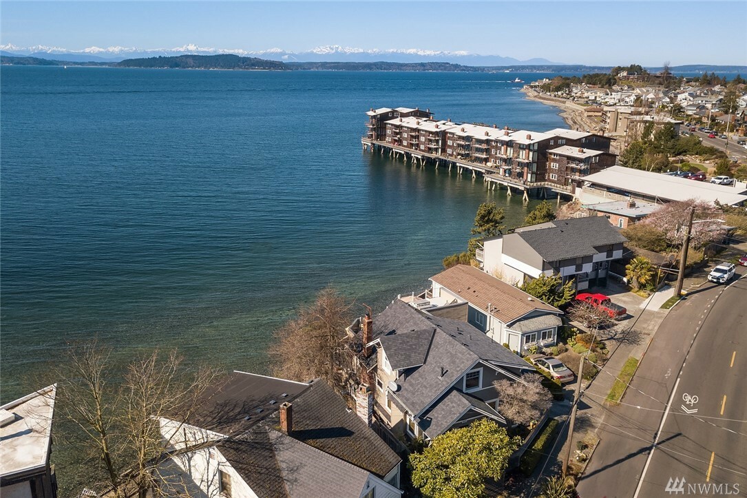 Property Photo:  3811 Beach Dr SW  WA 98116 